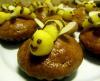 Muffins (briose) cu miere si albinute din martipan
